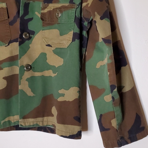 Camouflage Short Button-Up Jacket with Flapped Pockets - Picture 2 of 12
